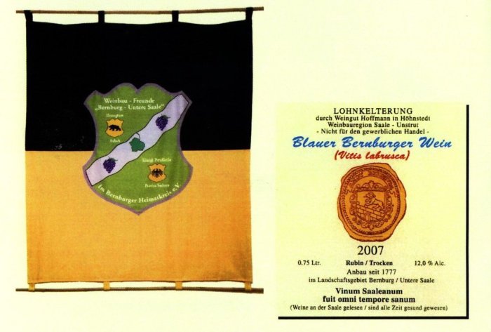 Vereinsfahne und Flaschenetikett